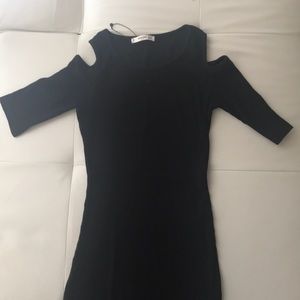 Open shoulders dress